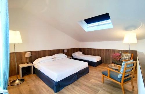 Porto Valtravaglia Hotel | Pet-Friendly Albergo Del Sole with Kitchen and Restaurant