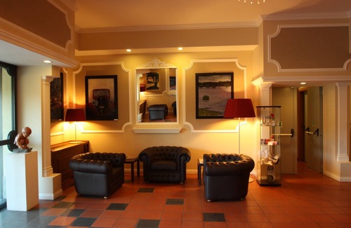 Varano de' Melegari Hotel | Discover Albergo della Roccia: 4-Star Comfort Awaits