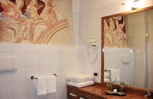 Varano de' Melegari Hotel | Discover Albergo della Roccia: 4-Star Comfort Awaits