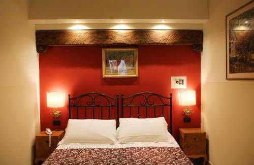 Historic Center Hotel | Discover Albergo delle Drapperie: Pet-Friendly Retreat