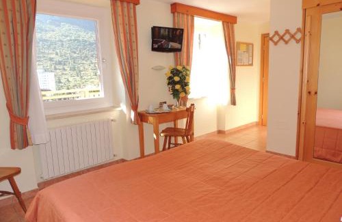 Passo del Tonale Hotel | Comfortable Stay at Albergo Eden with Breakfast & Dining