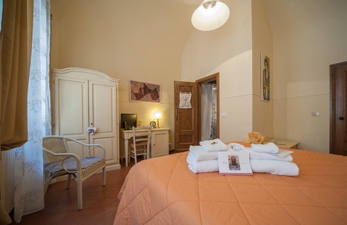 Volterra Hotel | Inviting Stay at Albergo Etruria with Family-Friendly Amenities