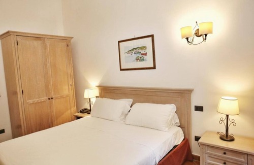 Porto Santo Stefano Hotel | ALBERGO FILIPPO II