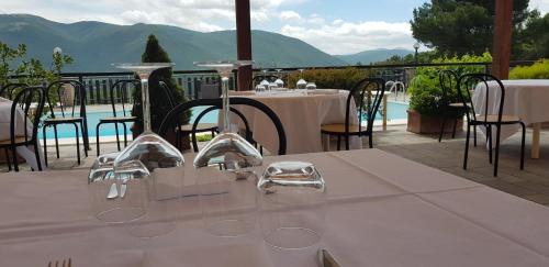 Campello sul Clitunno Hotel | Albergo Fontanelle: Pet-Friendly Retreat with Pool & Dining