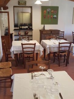 Campello sul Clitunno Hotel | Albergo Fontanelle: Pet-Friendly Retreat with Pool & Dining