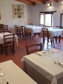 Campello sul Clitunno Hotel | Albergo Fontanelle: Pet-Friendly Retreat with Pool & Dining