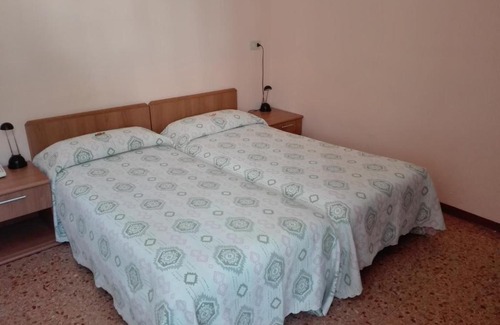 Toscolano Maderno Hotel | Pet-Friendly Retreat at Albergo Giardino with Breakfast