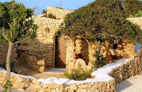 Lampedusa House | Oceanfront Retreat at Albergo I Dammusi Di Borgo Cala Creta