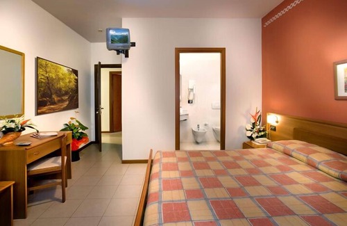Darfo Boario Terme Hotel | Discover Albergo Il Castellino: Family-friendly Stay Awaits