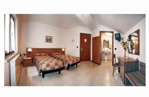 Darfo Boario Terme Hotel | Discover Albergo Il Castellino: Family-friendly Stay Awaits