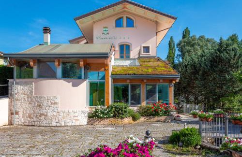 Castel di Sangro Hotel | Welcoming Albergo Il Giardino del Rio: Top-Rated Stay