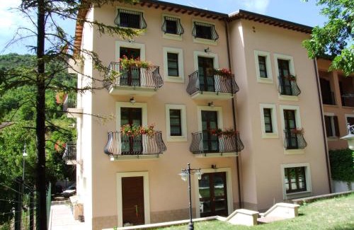 Nocera Umbra Hotel | Discover Albergo La Casa Nel Bosco: Child-Friendly Retreat