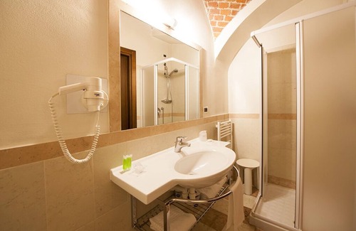 Pollenzo Hotel | Experience Comfort at Albergo La Corte Albertina, Rated 9.2