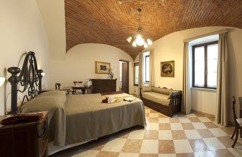 Pollenzo Hotel | Experience Comfort at Albergo La Corte Albertina, Rated 9.2