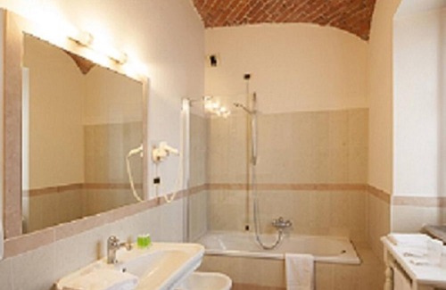 Pollenzo Hotel | Experience Comfort at Albergo La Corte Albertina, Rated 9.2