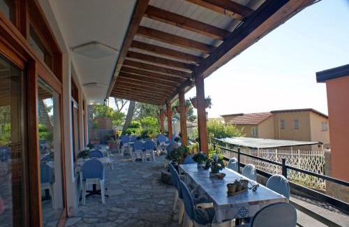 Marina di Andora Hotel | Pet-Friendly Albergo La Pineta with Oceanfront Views