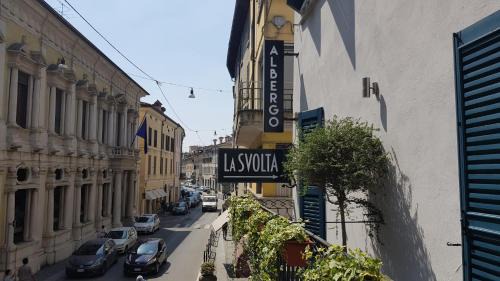 Centro Storico Sud Hotel | Discover Albergo la Svolta: Pet-Friendly with Breakfast
