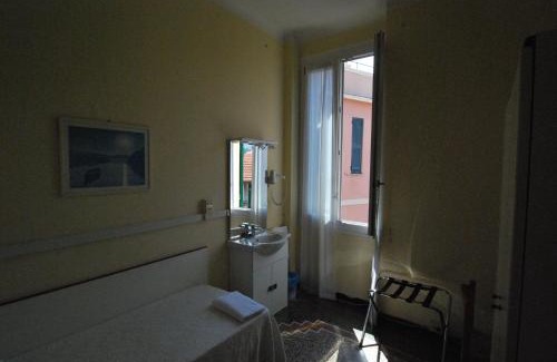 Rapallo Hotel | Budget-Friendly Stay at Albergo La Vela with Family Amenities