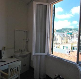 Rapallo Hotel | Budget-Friendly Stay at Albergo La Vela with Family Amenities