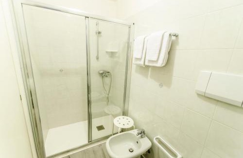 Tavarone Hotel | Discover Albergo La Veranda: Family-Friendly & Pet Welcoming