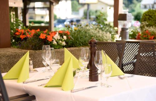 Le Prese Hotel | Pet-Friendly Stay at Albergo Lardi with Family Amenities