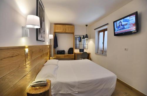 Casali di Serravalle House | Welcoming Albergo Les Dependances: Pet-Friendly Retreat