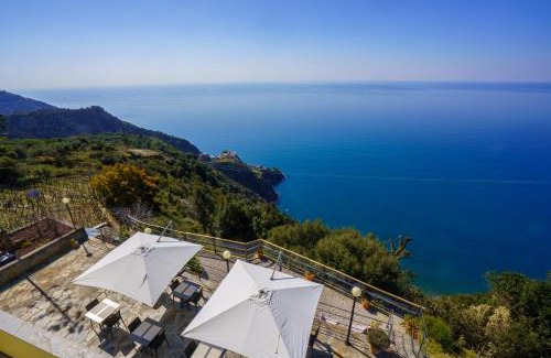 Volastra Hotel | Discover Albergo Luna di Marzo: Top-Rated Stay with Dining