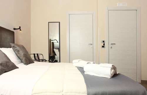 Trapani City Centre Hotel | Family-Friendly Stay at Albergo Maccotta with Breakfast