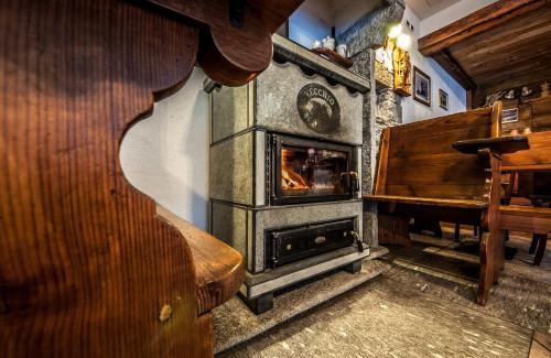 Croveo Hotel | Pet-Friendly Retreat at Albergo Meublè Vecchio Scarpone
