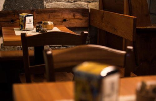 Croveo Hotel | Pet-Friendly Retreat at Albergo Meublè Vecchio Scarpone