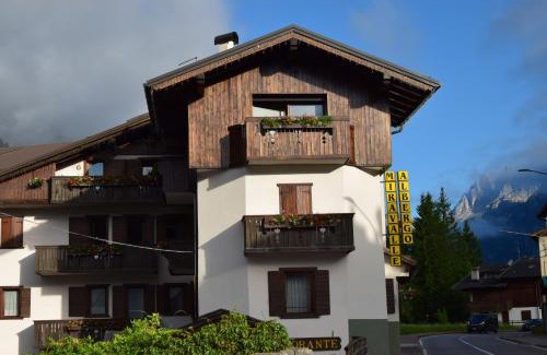 Auronzo di Cadore Hotel | Highly Rated Albergo Miravalle with Breakfast & Child-Friendly Amenities