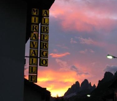 Auronzo di Cadore Hotel | Highly Rated Albergo Miravalle with Breakfast & Child-Friendly Amenities