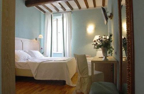 Reggio nell'Emilia Hotel | Discover Albergo Morandi: Pet-Friendly with Hot Tub Access
