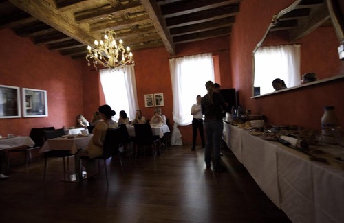 Reggio nell'Emilia Hotel | Discover Albergo Morandi: Pet-Friendly with Hot Tub Access