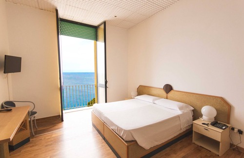 Santa Cesarea Terme Hotel | Discover Albergo Palazzo: A 4-Star Family-Friendly Retreat