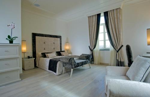 Naples City Centre Hotel | Discover Albergo Palazzo Decumani: Family-Friendly Comfort