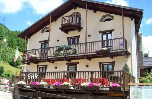 Pragelato Hotel | Welcoming Albergo Passet: Family-Friendly with Great Dining