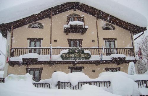 Pragelato Hotel | Welcoming Albergo Passet: Family-Friendly with Great Dining