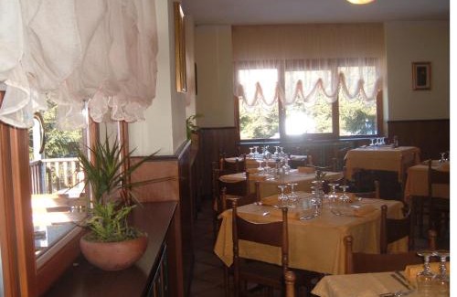 Gerola Alta Hotel | Discover Albergo Pineta: Family-Friendly with Breakfast Included