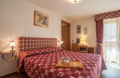 Antagnod Hotel | Discover Albergo Punta Zerbion: Oceanfront Oasis Awaits