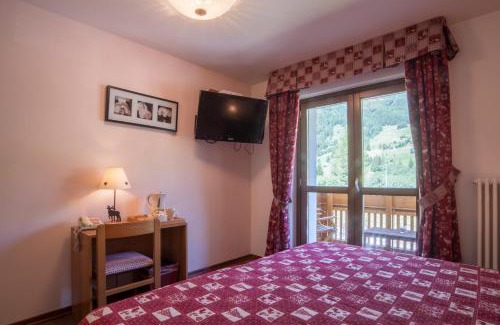 Antagnod Hotel | Discover Albergo Punta Zerbion: Oceanfront Oasis Awaits