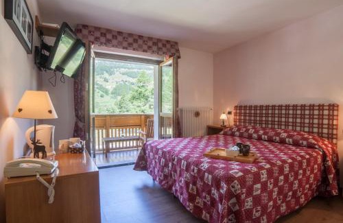 Antagnod Hotel | Discover Albergo Punta Zerbion: Oceanfront Oasis Awaits
