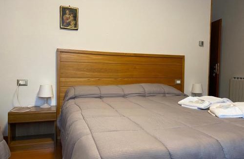 Monno Hotel | Discover Albergo Quai: Family-Friendly & Pet Welcoming