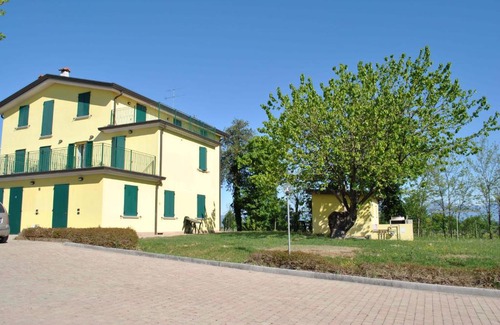 Pozzolengo Hotel | Discover Albergo Quattro Pini: Pet-Friendly Retreat Awaits