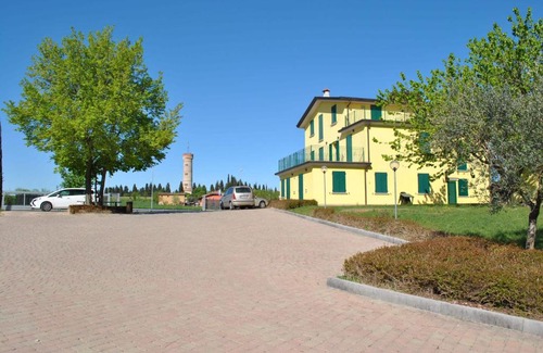 Pozzolengo Hotel | Discover Albergo Quattro Pini: Pet-Friendly Retreat Awaits