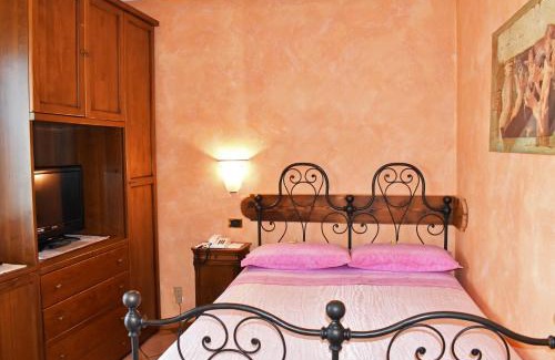 Olgiasca Hotel | Discover Albergo Ristorante Conca Azzurra: Pet-Friendly Stay