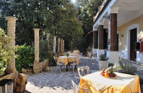 Monteluco Hotel | Pet-Friendly Albergo Ristorante Ferretti with Breakfast Included