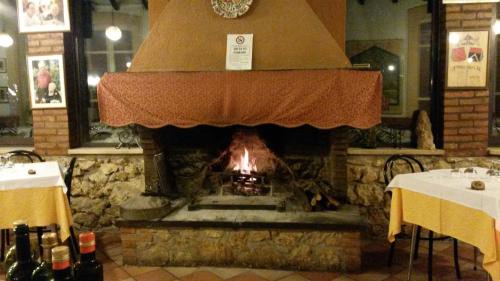 Monteluco Hotel | Pet-Friendly Albergo Ristorante Ferretti with Breakfast Included