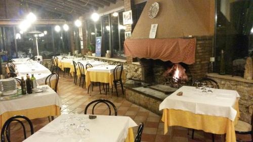 Monteluco Hotel | Pet-Friendly Albergo Ristorante Ferretti with Breakfast Included