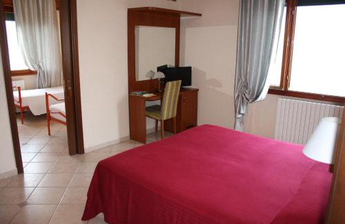 Clusane Hotel | Cozy Retreat at Albergo Ristorante Punta Dell'Est